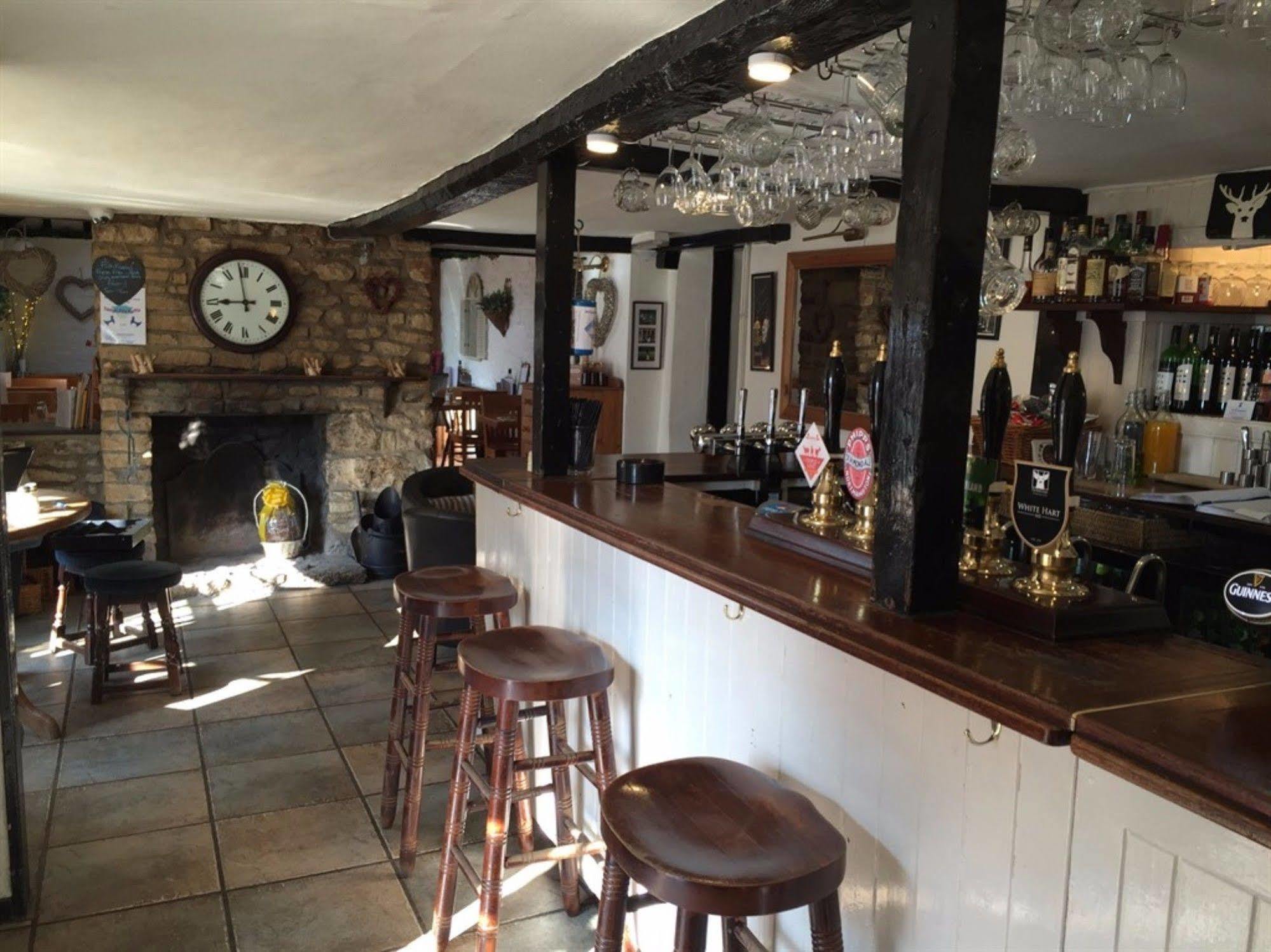 The White Hart Ξενοδοχείο Sherington Εξωτερικό φωτογραφία